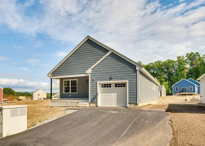 Walk To Beaches & Parks: Home W/ Deck In Laconia