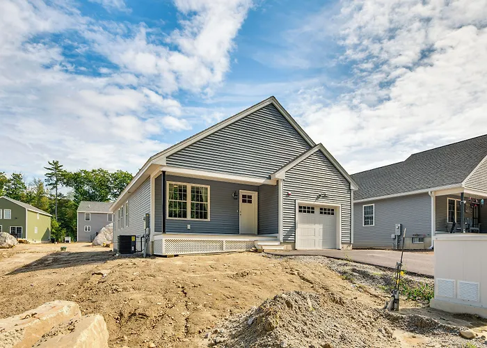 Walk To Beaches & Parks: Home W/ Deck In Laconia